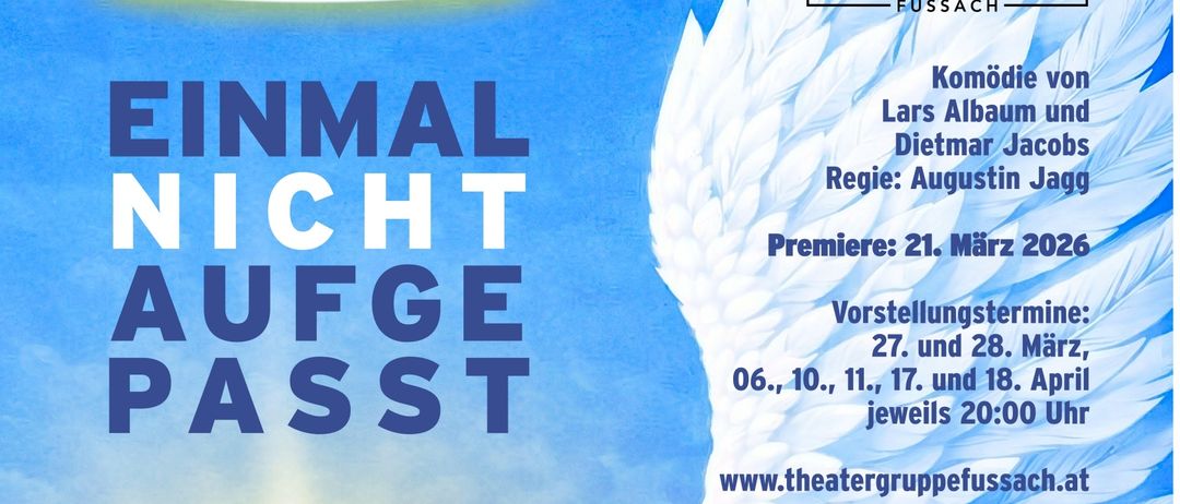 Theaterplakat mit einem weißen Engelsflügel auf blauem Hintergrund. Es steht 'Normal Light'. Lars All ist der Regisseur. Die Premiere ist am 21. März. Aufführungen sind am 27., 6., 10., 11., 17. und 2.