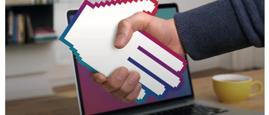 Hand, das ein Papier mit einem Symbol hält, neben einem Laptop mit einer gelben Tasse auf einem Schreibtisch. Veranstaltungsplakat für ein kostenloses digitales Workshop. Die Veranstaltung findet am 3. März 2026 von 18 bis 21 Uhr im Trautkirch-Gemeindesaal statt.