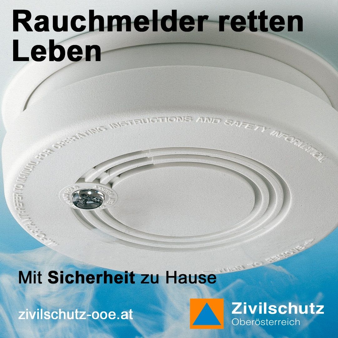 Ein weißer Rauchmelder ist auf einem blauen Hintergrund abgebildet. Der Text lautet 'Rauchmelder retten Leben' und 'Mit Sicherheit zu Hause'. Es gibt ein Logo mit dem Text 'zivilschutz-ooe.at' und 'Zivilschutz Oberosterreich'.