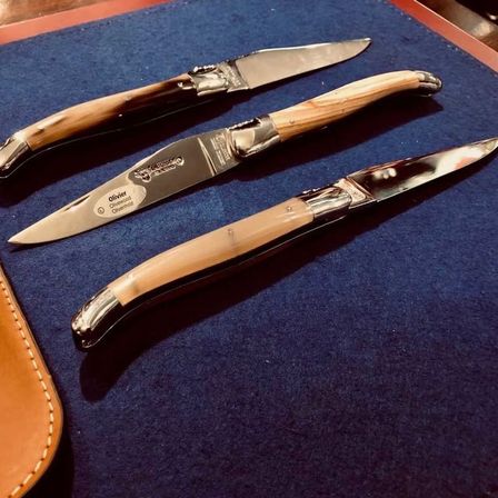 Bild enthält, Blade, Dagger, Knife, Weapon, Accessories, Wallet