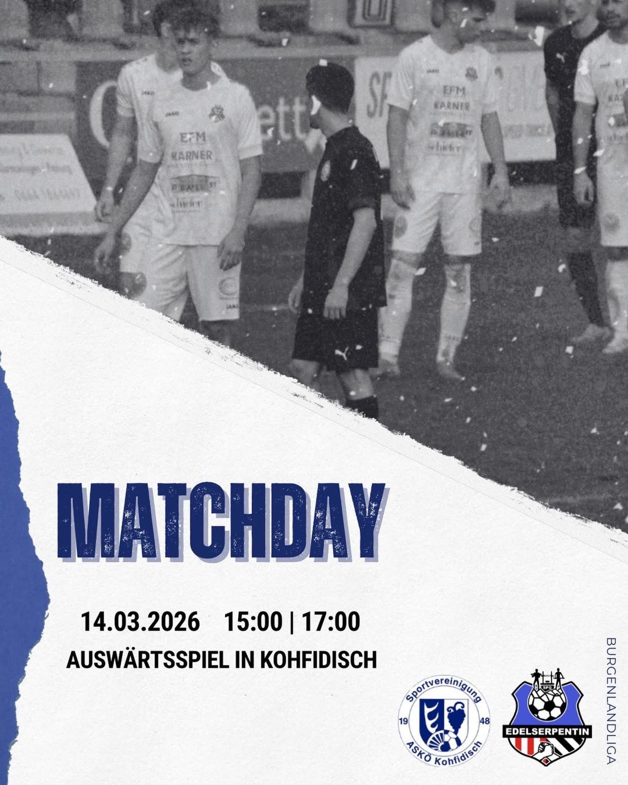 Schwarz-Weiß-Foto von Fußballspielern, die auf dem Feld gehen. Es steht 'MATCHDAY 14.03.2026 15:00 | 17:00 AUSWÄRTSSPIEL IN KOHFIDSCH'.