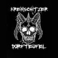 Ein Schwarz-Weiß-Bild zeigt einen Schädel mit Hörnern und Federn auf schwarzem Hintergrund. Der Text 'KRENSCHITZER' ist oben in Weiß, und 'DORFTEUFEL' ist unten in Weiß.