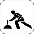 Eine Person wird in einer dynamischen Pose gezeigt, möglicherweise bei einem Spiel. Die Person beugt sich nach vorne und hält ein gebogenes Objekt in der rechten Hand.