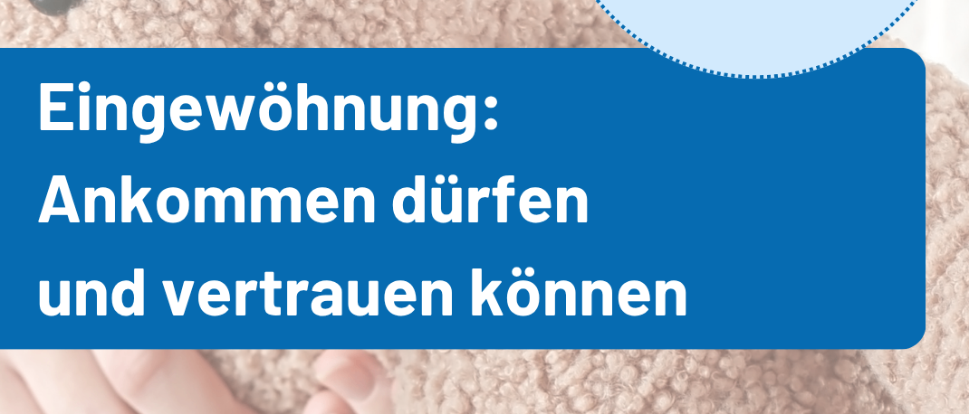 Ein Poster mit einem Teddybären und Text über eine Willkommensveranstaltung mit Anja Tlapak, mit einem Zeitplan von 18:30 bis 20:00 Uhr.