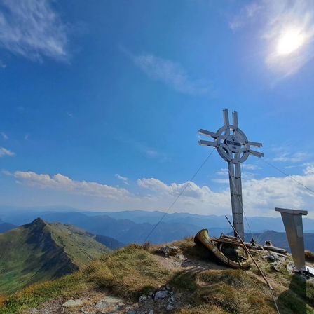 Bild enthält, Outdoors, Cross, Symbol, Nature, Sky
