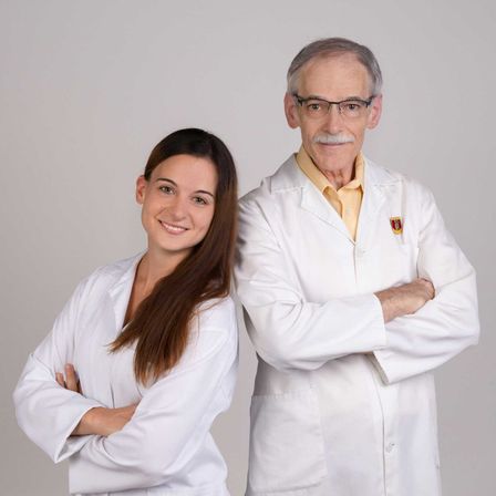 Bild enthält, Coat, Lab Coat, Person, Portrait, Adult, Male, Man, Shirt, People, Woman