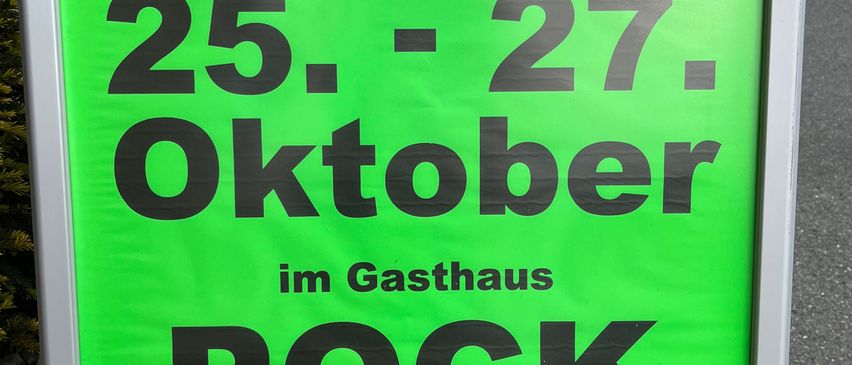 Bild enthält, Advertisement, Poster, Symbol, Text, Sign