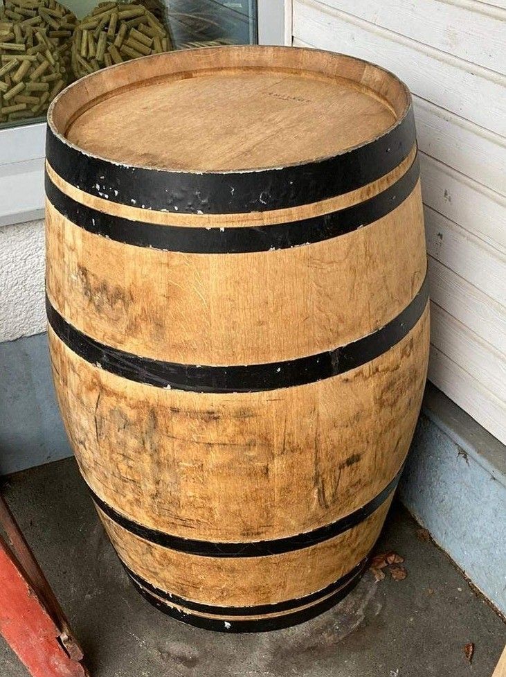 Bild enthält, Barrel, Keg, Mailbox