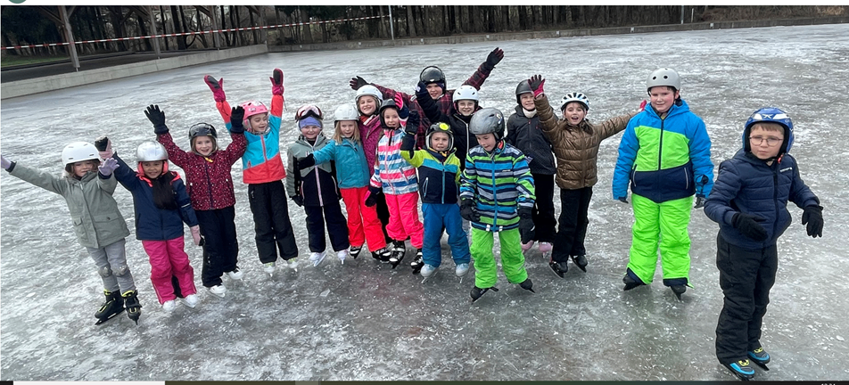 Bild enthält, People, Person, Boy, Child, Male, Glove, Jacket, Helmet, Shoe, Pants