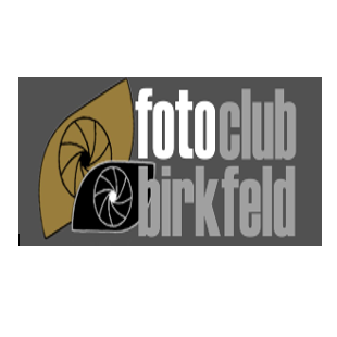 Bild enthält, Machine, Wheel, Spoke, Alloy Wheel, Car, Car Wheel, Tire, Transportation, Vehicle, Logo