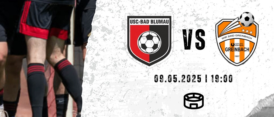 Eine Gruppe von Fußballspielern feiert einen Sieg in schwarzen und roten Trikots. Der Plakattext lautet 'Match Preview' mit Datum und Uhrzeit. Die Teams sind USC-Bad Blumau und USC Grünbach.