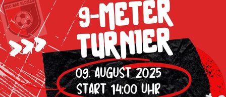 Plakat für eine Fußballveranstaltung am Sportplatz Bad Blumau am 9. August 2025, Beginn 14:00 Uhr. Es beinhaltet vier Verteidiger plus einen Torwart, mit einem Eintrittspreis von 50 Euro. Anmeldung über Telefonnummer 0664/46 78 060 oder vor Ort.