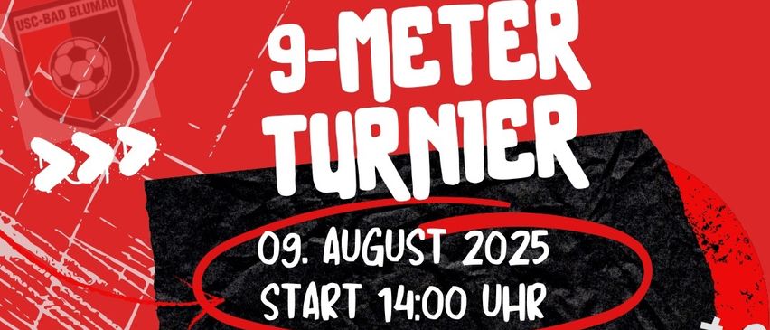 Plakat für eine Fußballveranstaltung am Sportplatz Bad Blumau am 9. August 2025, Beginn 14:00 Uhr. Es beinhaltet vier Verteidiger plus einen Torwart, mit einem Eintrittspreis von 50 Euro. Anmeldung über Telefonnummer 0664/46 78 060 oder vor Ort.