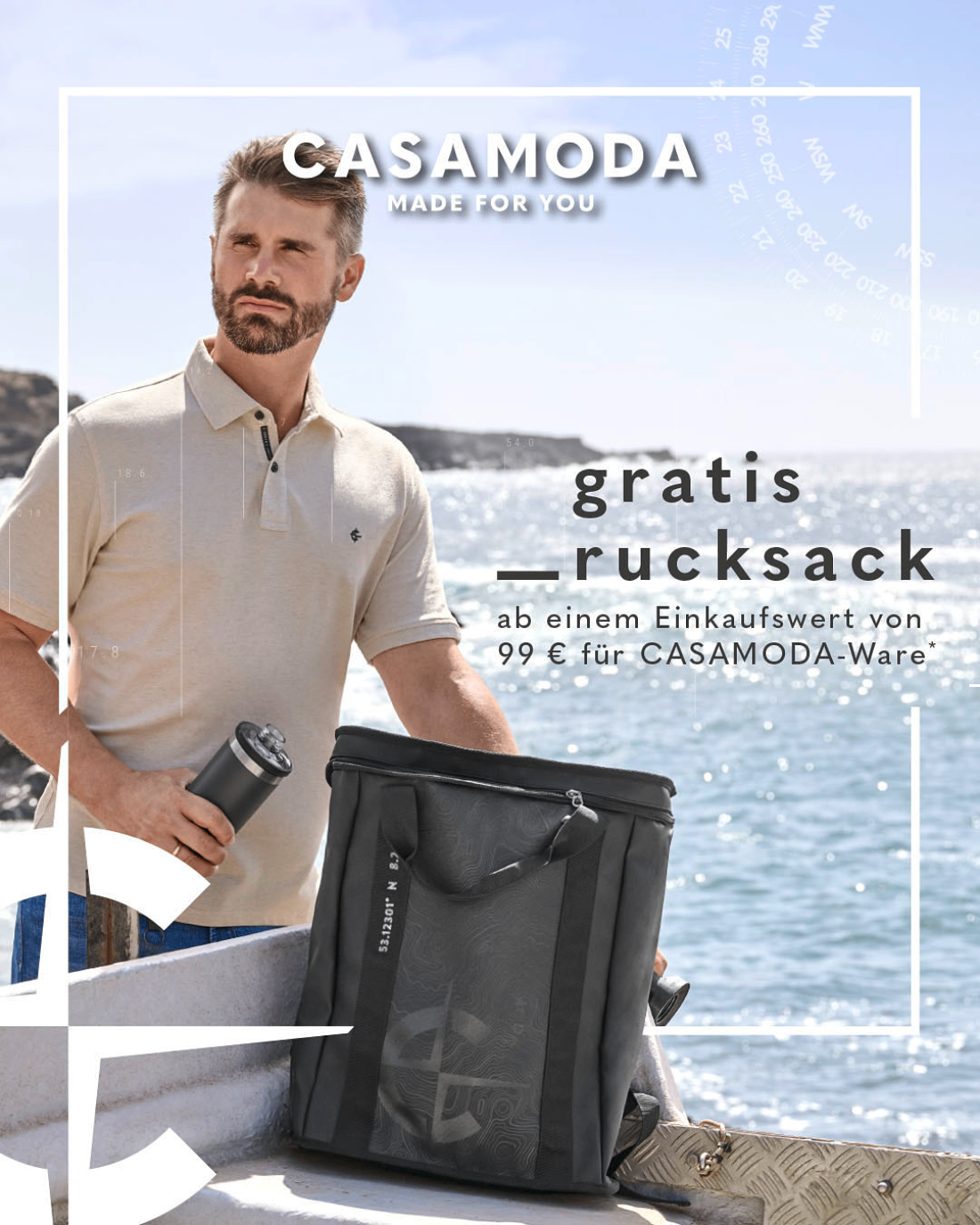 A man stands by the ocean with a backpack and a tumbler, advertising a free backpack with a purchase of 99 euros from Casamoda.