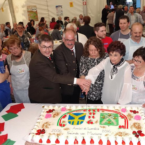 People, Person, Adult, Female, Woman, Male, Man, Party, Birthday Cake, Cake