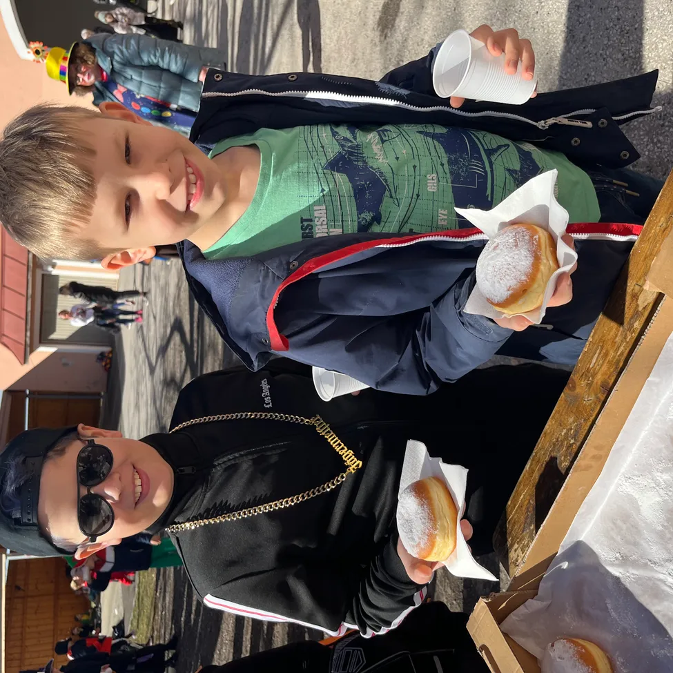 Hat, Restaurant, Face, Head, Person, Portrait, Boy, Child, Male, Sunglasses