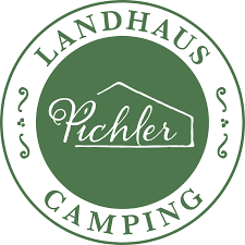 Das grüne runde Logo für Landhaus Pichler Camping. Es zeigt ein weißes Haus-Symbol in der Mitte mit den Worten 'LANDHAUS' oben und 'CAMPING' unten in Weiß.