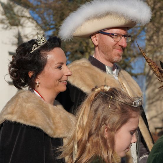 Bild enthält, Lady, Person, Hat, Adult, Female, Woman, Child, Girl, Face, People
