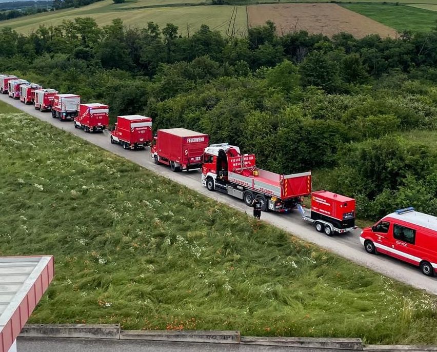 Bild enthält, Transportation, Truck, Vehicle, Road, Outdoors