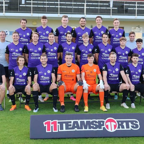 Bild enthält, People, Person, Groupshot, Team, Boy, Male, Teen, Adult, Man, Glasses