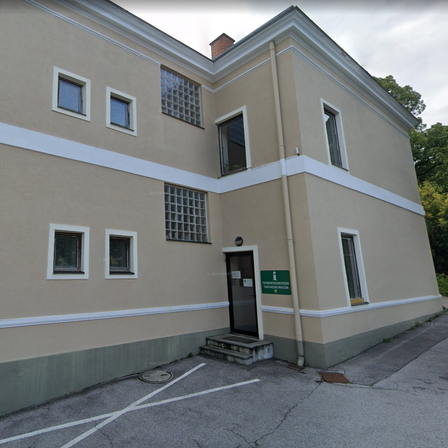 Bild enthält, Corner, City, Road, Street, Urban, Building, Housing, Condo, House, Office Building