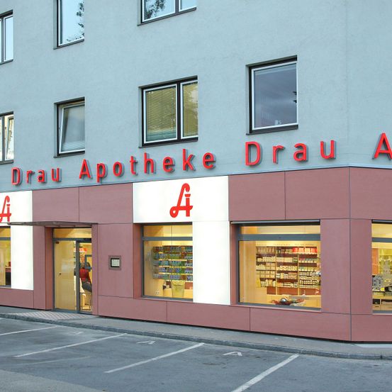 Bild enthält, Shop, City, Person, Indoors