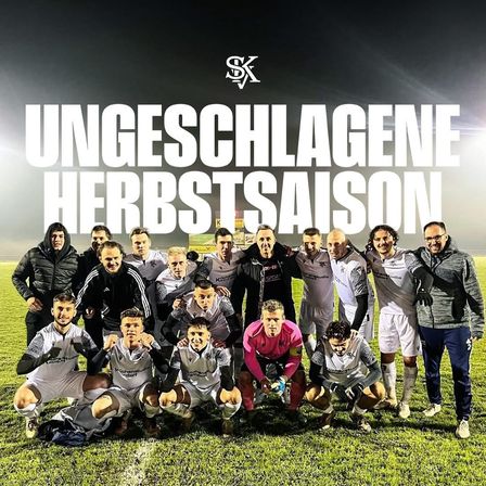 Bild enthält, People, Person, Groupshot, College, Adult, Male, Man, Boy, Child, Grass