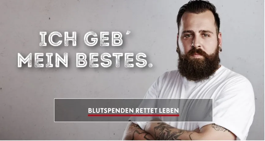Ein Mann mit Bart und Tattoos steht mit verschränkten Armen. Der Text lautet 'ICH GEB' MEINEN BESTES.' und 'BLUTPENDEN RETTET LEBEN'.
