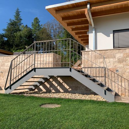 Bild enthält, Interior Design, Handrail, Housing, Staircase, Outdoors