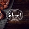 Das Logo für Fleischerei Schmit, gegründet 1952, mit Catering und Partyservice, mit gegrilltem Fleisch auf einem hölzernen Hintergrund.
