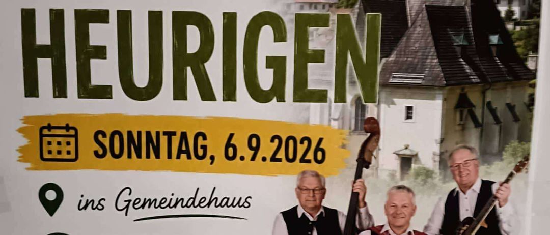 Plakat für Pfarr Heurigen-Veranstaltung am Sonntag, 6. September 2026, mit drei Männern, die vor einer Kirche Musikinstrumente spielen. Die Veranstaltung umfasst eine Heilige Messe, gefolgt von Frühstück und einer Tombola.