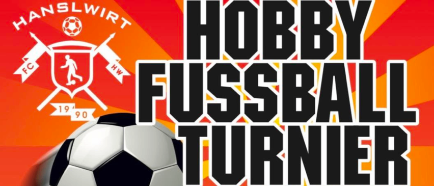 Plakat für ein Fußballturnier in Prigglitz am 26. September. Zeigt einen Fußball, Spielfelder und Erfrischungen.