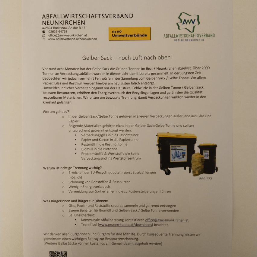 Ein Flyer des Abfallwirtschaftsverbandes Neunkirchen erklärt, wie gelbe Säcke korrekt entsorgt werden sollen. Es heißt, dass gelbe Säcke kein Papier, Glas oder andere recycelbare Materialien enthalten sollten, die getrennt entsorgt werden. Dies hilft, Kontamination zu vermeiden und die Recyclingeffizienz zu gewährleisten.