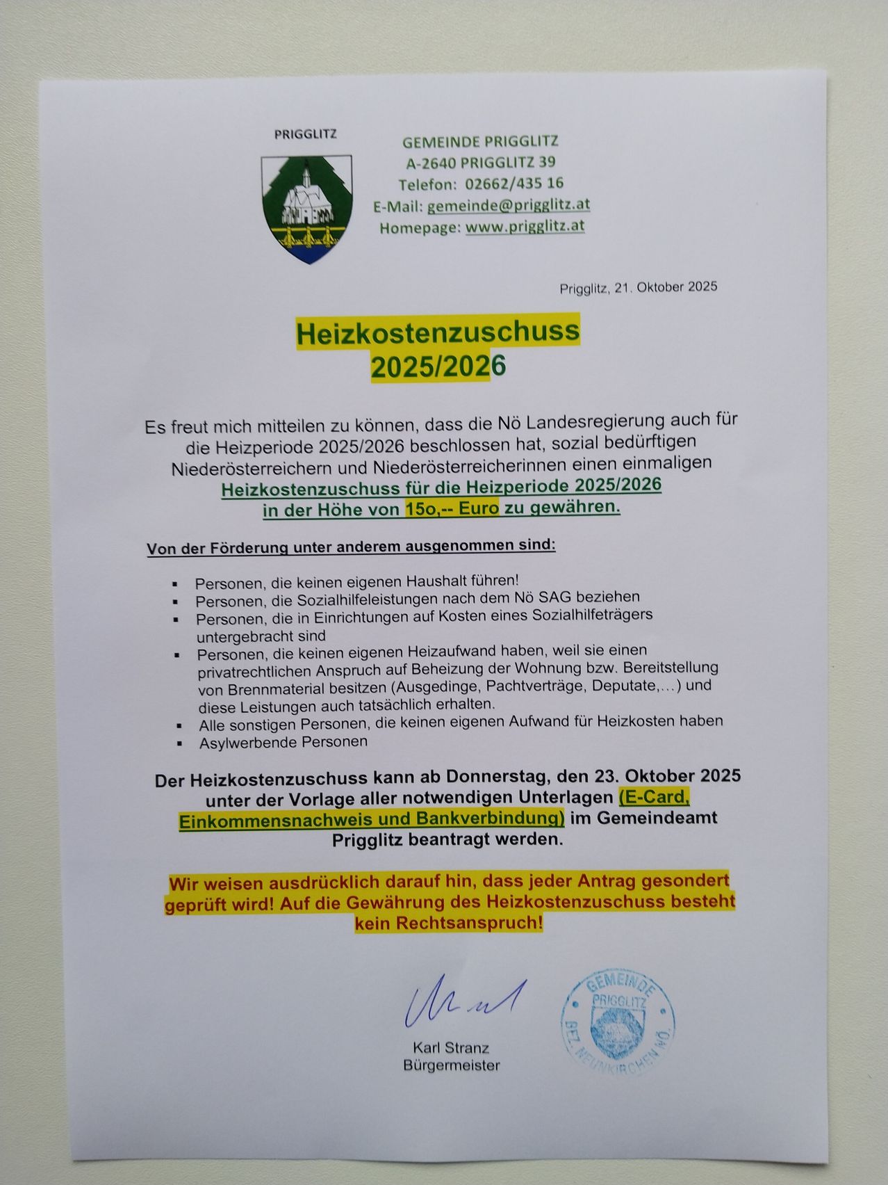 Eine Bekanntmachung über den Heizkostenzuschuss für die Heizperiode 2025/2026. Der Zuschuss beträgt 150 Euro für Anspruchsberechtigte. Zu den Anspruchskriterien gehören das Wohnen in Sozialwohnungen, der Bezug von Sozialhilfe oder das Fehlen eigener Heizanlagen. Der Zuschuss kann im Gemeindeamt beantragt werden, wobei erforderliche Dokumente vorzulegen sind. Jeder Antrag wird individuell geprüft.