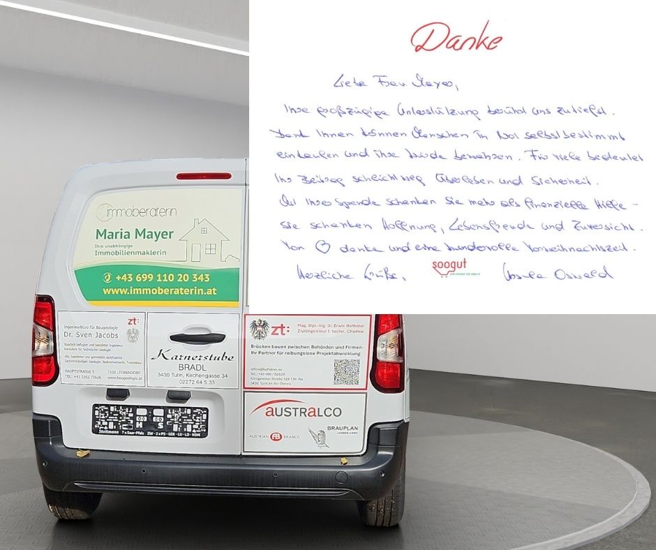 Ein weißer Lieferwagen mit 'Maria Mayer Immobilienmaklerin' auf der Rückseite und verschiedenen Aufklebern, darunter 'Karnerstuben', 'Austrian Brand' und ein QR-Code. Eine handgeschriebene Notiz in blauer Tinte sagt 'Danke'.
