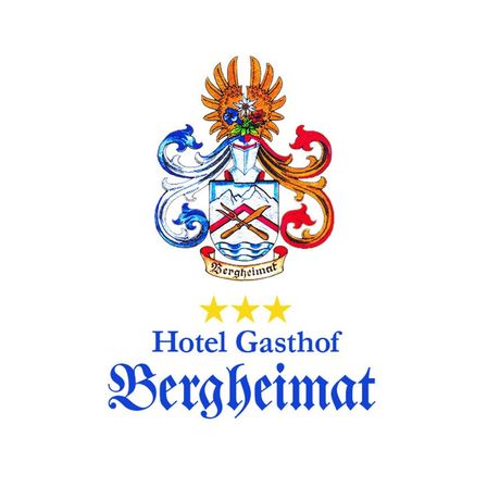 Das Logo des Hotel Gasthof Bergheimat zeigt einen Wappenschild mit Sonne, Berg und gekreuzten Gabeln, darunter drei Sterne.
