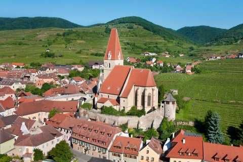 Bild enthält, Outdoors, Nature, Neighborhood, Countryside, Building, Rural, Village
