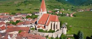 Bild enthält, Outdoors, Nature, Neighborhood, Countryside, Building, Rural, Village