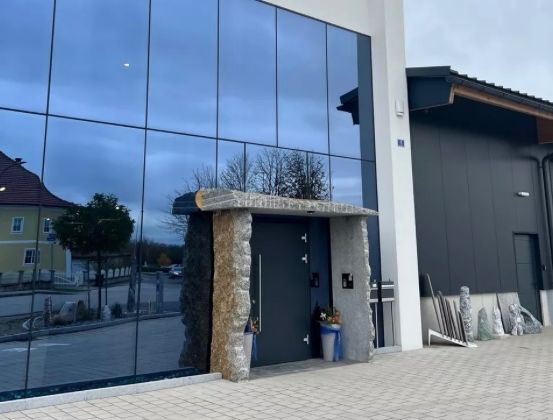 Bild enthält, Indoors, Interior Design, Car, Transportation, Vehicle