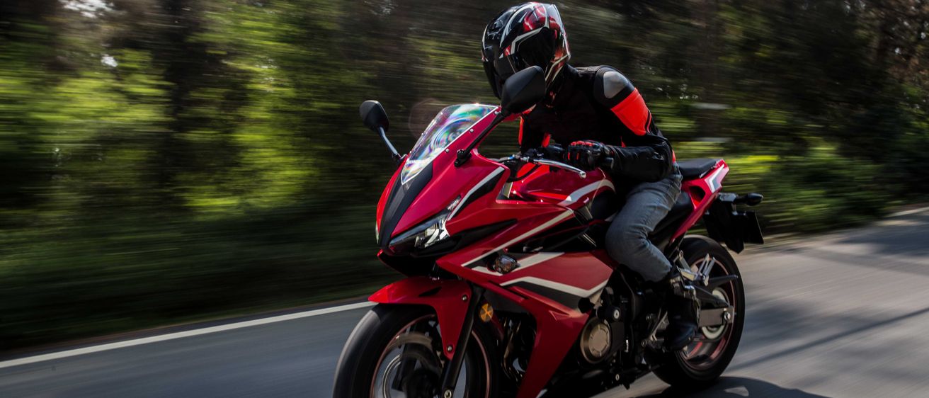 Glove, Helmet, Crash Helmet, Motor, Adult, Male, Man, Person, Motorcycle, Shoe