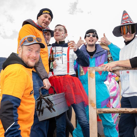 Bild enthält, Hat, Pants, Adult, Male, Man, Person, Sun Hat, Sunglasses, Cap, Portrait