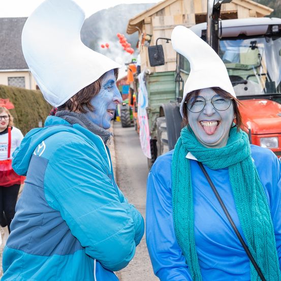 Bild enthält, Hardhat, Person, Worker, Glasses, Adult, Female, Woman, Boy, Child, Male