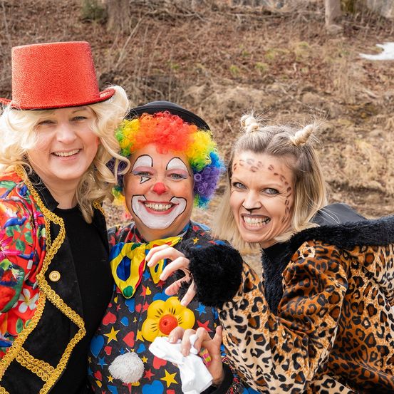 Bild enthält, Face, Head, Person, Photography, Portrait, Adult, Female, Woman, Smile, Hat