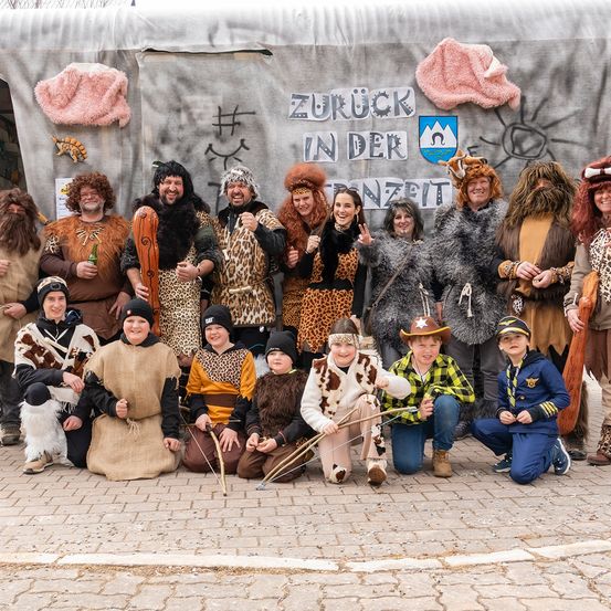 Bild enthält, People, Person, Adult, Female, Woman, Boy, Child, Male, Groupshot, Girl