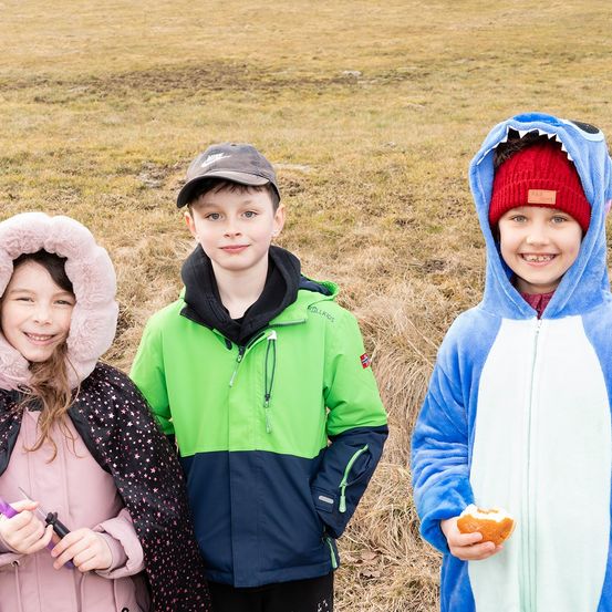 Bild enthält, Coat, Hood, Hat, Person, Photography, Portrait, Jacket, Boy, Child, Male