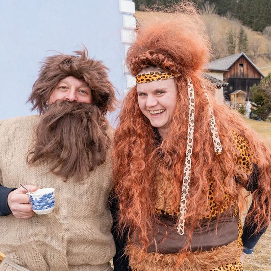 Bild enthält, Face, Happy, Head, Person, Smile, Adult, Female, Woman, Cup, Laughing