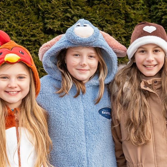 Bild enthält, Face, Head, Person, Smile, Hat, Cap, Portrait, Child, Female, Girl