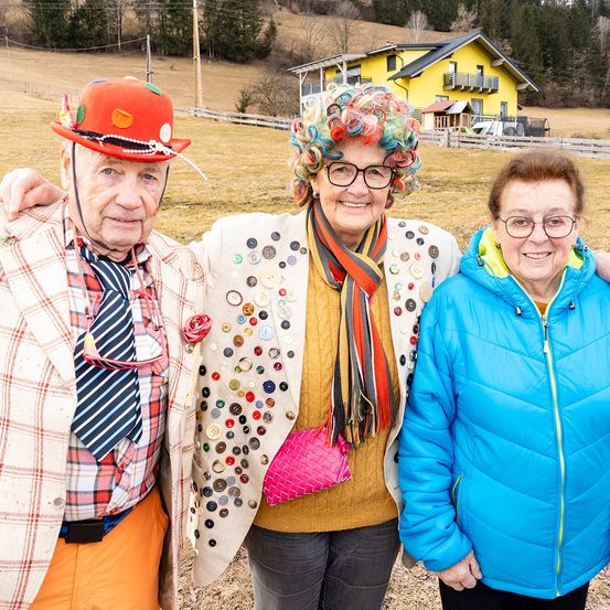 Bild enthält, Jacket, Person, Photography, Portrait, Adult, Female, Woman, Outdoors, Nature, Man