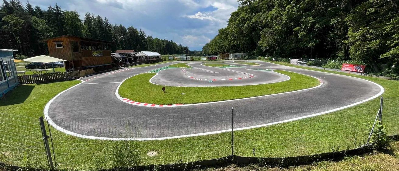 Image contains, City, Urban, Basketball, Basketball Game, Downtown, Car, Bus