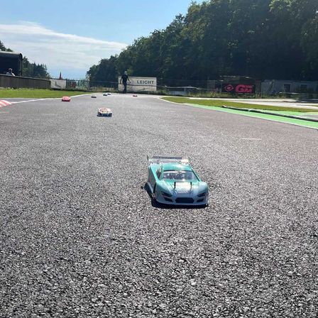 Bild enthält, Road, Car, Vehicle, Person, Tarmac, Auto Racing, Race Car, Adventure